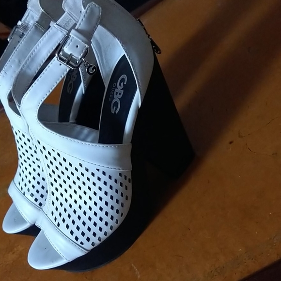 G by Guess wedge heels - Picture 2 of 4